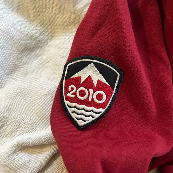 Hudson Bay Co. Red 2010 Canada Olympic zip up hoodie. Size XL - Picture 5 of 5